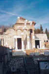 Veduta-fronte-tempio-C.1.jpg (9355 byte)